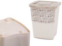 Миниатюра: Контейнер для корма пласт. 36л (400*385*475мм), с колесиками, крышка с уплотнителем Dogs бежевый